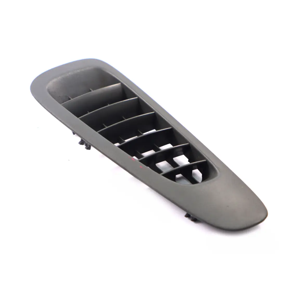 Kratka Nawiewu Wlot Powietrza Lewy do Mercedes Vito W639 o numerze A6398310060 Mercedes Vito W639 Kratka Nawiewu Wlot Powietrza Lewy - SKU A6398310060-1 - Numer Części A6398310060