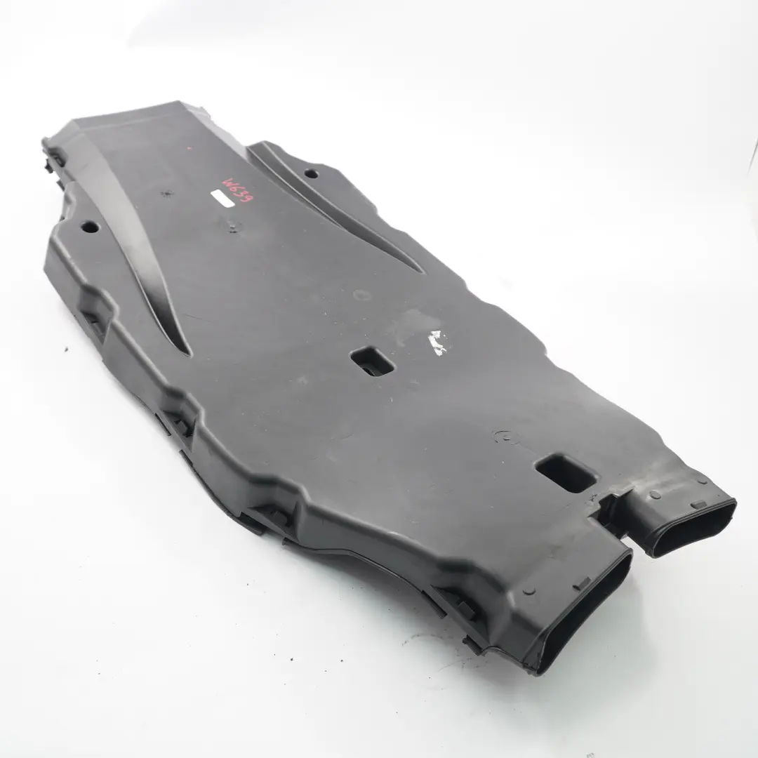 Condotto d'aria Mercedes Vito W639 Ventilazione della cabina Pavimento anteriore per con numero di parte A6398310173 Condotto d'aria Mercedes Vito W639 Ventilazione della cabina Pavimento anteriore - SKU A6398310173 - Numero di parte A6398310173