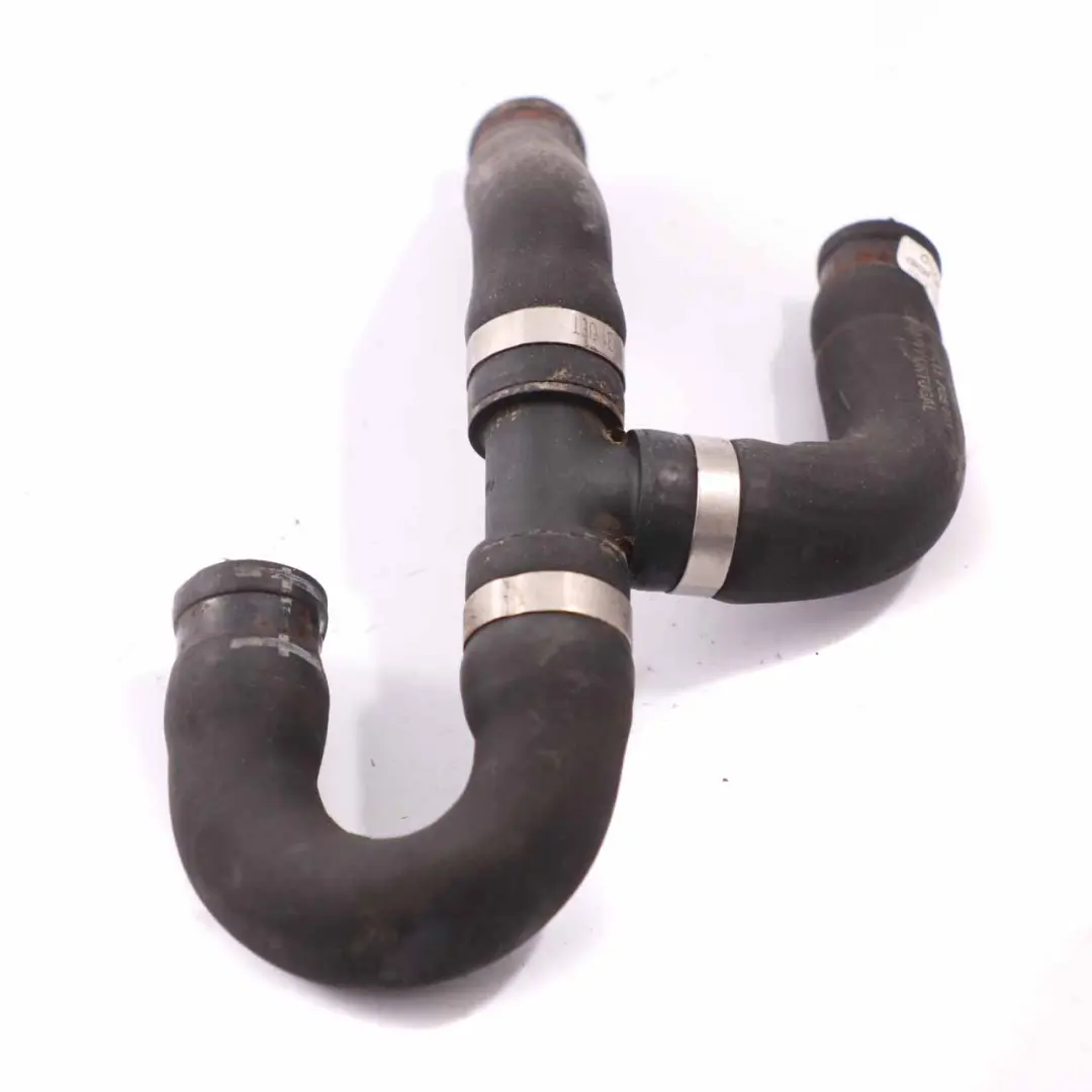 Tubo acqua raffreddamento radiatore per Mercedes Vito Viano W639 con numero di parte A6398320393 Mercedes Vito Viano W639 Tubo acqua raffreddamento radiatore - SKU A6398320393 - Numero di parte A6398320393