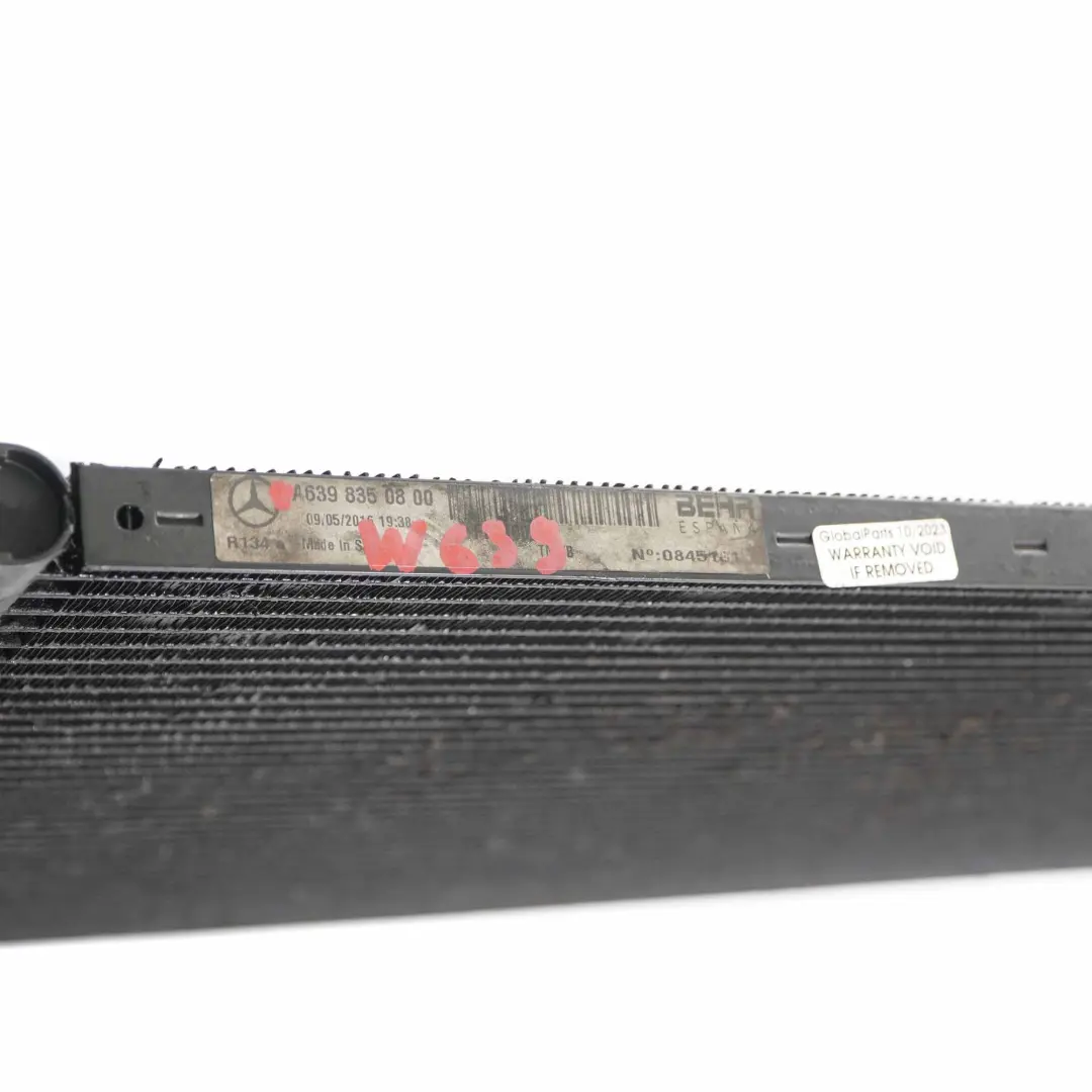 condizionata raffreddamento radiatore condensatore A/C per Mercedes W639 con numero di parte A6398350800 Mercedes W639 condizionata raffreddamento radiatore condensatore A/C - SKU A6398350800 - Numero di parte A6398350800