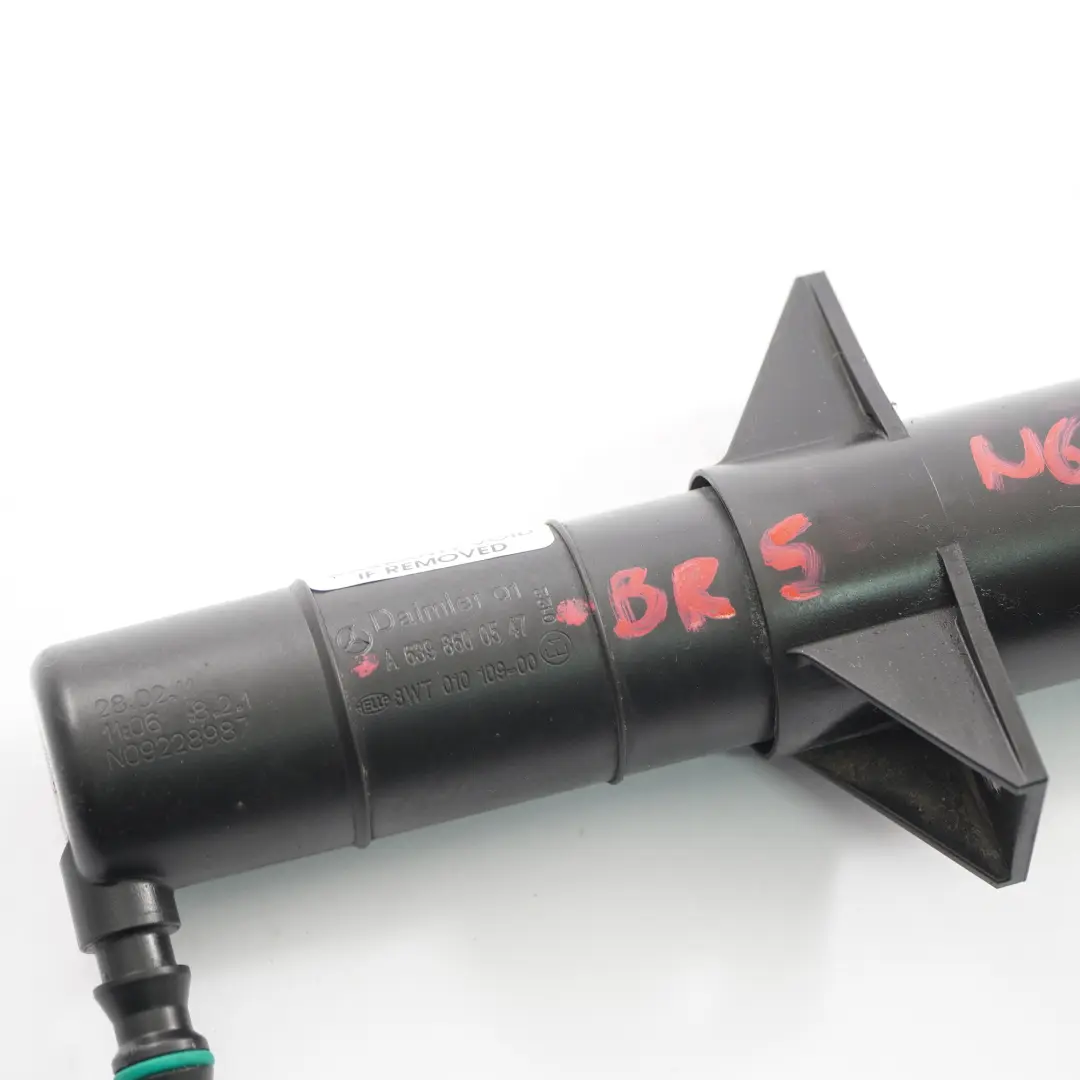 Ugello telescopico lavafari destro Argento brillante - 9744 per Mercedes W639 con numero di parte A6398600547 Mercedes W639 Ugello telescopico lavafari destro Argento brillante - 9744 - SKU A6398600547-BRS - Numero di parte A6398600547