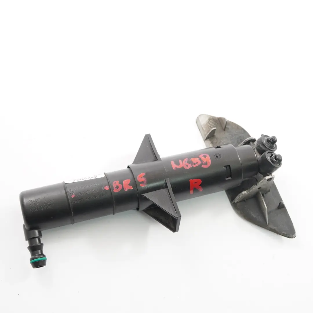 Ugello telescopico lavafari destro Argento brillante - 9744 per Mercedes W639 con numero di parte A6398600547 Mercedes W639 Ugello telescopico lavafari destro Argento brillante - 9744 - SKU A6398600547-BRS - Numero di parte A6398600547