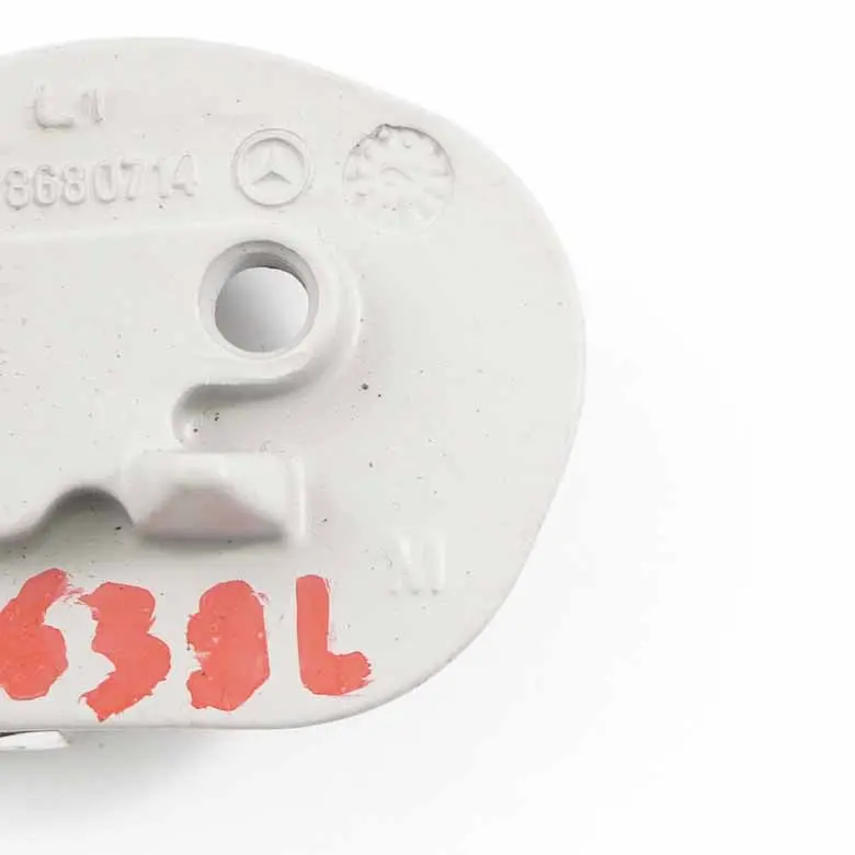 Rete Portabagagli Bagagliaio Gancio Montaggio Staffa Sinistro per Mercedes Vito W639 con numero di parte A6398680714 Mercedes Vito W639 Rete Portabagagli Bagagliaio Gancio Montaggio Staffa Sinistro - SKU A6398680714 - Numero di parte A6398680714