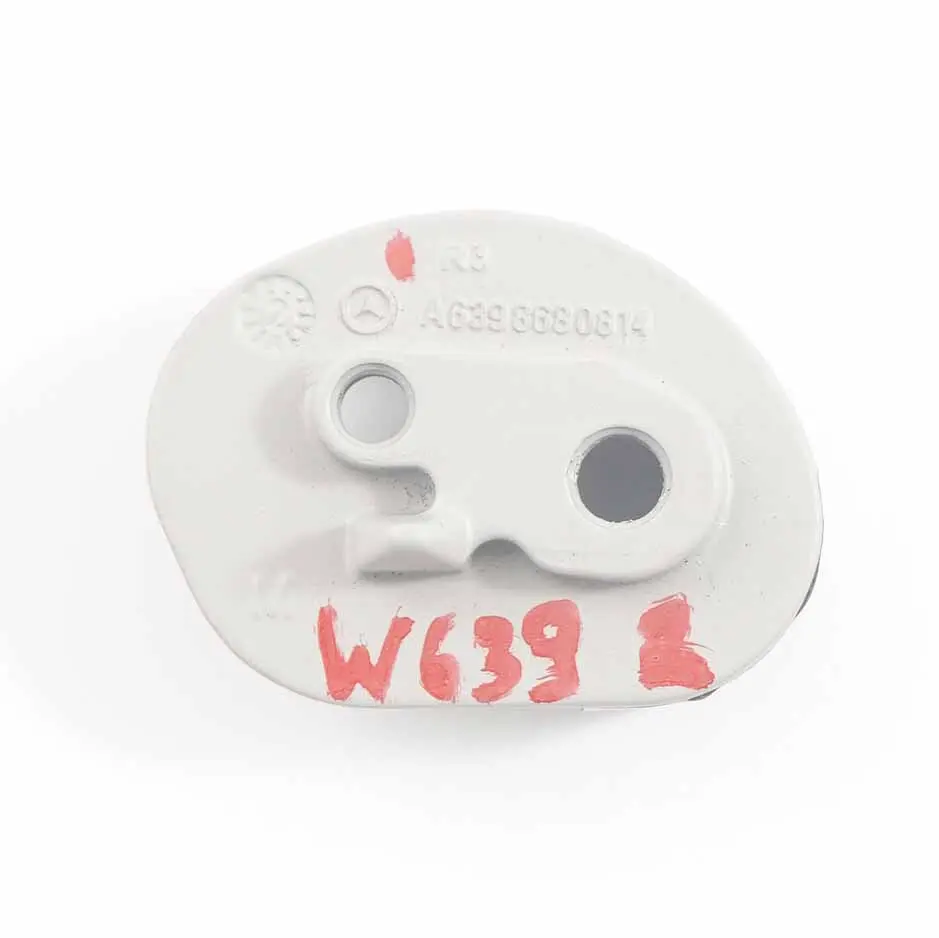 Gancho de Equipaje Ojo Clip Montaje Soporte Derecho para Mercedes Vito W639 Cargo con número de pieza A6398680814 Mercedes Vito W639 Cargo Gancho de Equipaje Ojo Clip Montaje Soporte Derecho - SKU A6398680814 - Número de pieza A6398680814