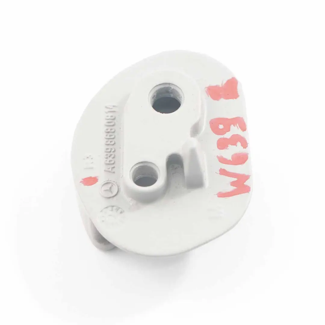 Filet Coffre Bagages Crochet Fixation Support Montage Droite pour Mercedes Vito W639 à propos du numéro de pièce A6398680814 Mercedes Vito W639 Filet Coffre Bagages Crochet Fixation Support Montage Droite - SKU A6398680814 - Numéro de pièce A6398680814