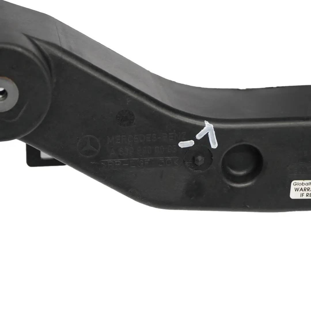 Support Serrure Capot Tete de Fourche Raidissement pour Mercedes Vito W639 à propos du numéro de pièce A6398800003 Mercedes Vito W639 Support Serrure Capot Tete de Fourche Raidissement - SKU A6398800003-1 - Numéro de pièce A6398800003