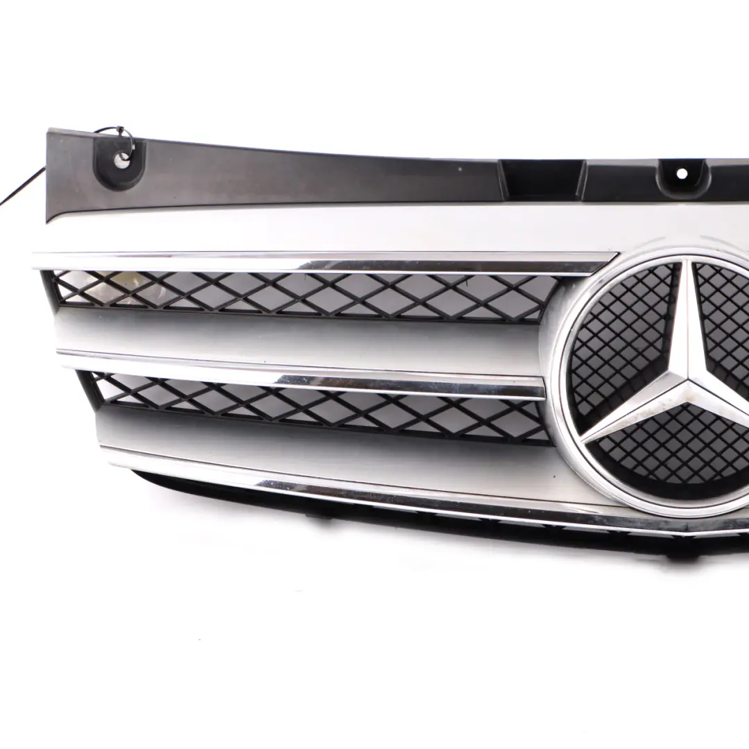 Griglia cofano anteriore radiatore Pannello argento cromato per Mercedes Vito W639 con numero di parte A6398800083 Mercedes Vito W639 Griglia cofano anteriore radiatore Pannello argento cromato - SKU A6398800083 - Numero di parte A6398800083
