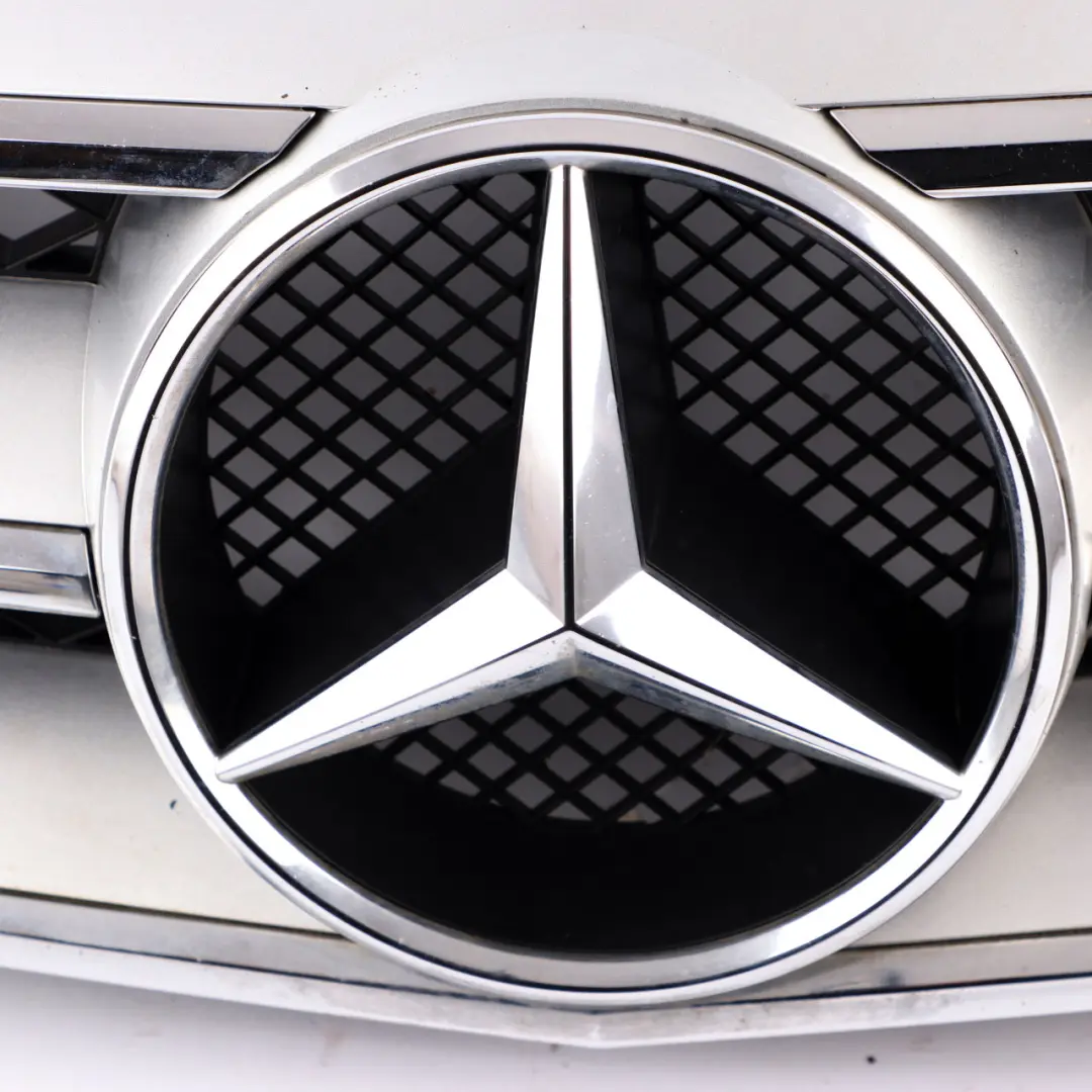 Mercedes Vito W639 Capot Bonnet Grille garniture radiateur avant Argent chromé - SKU A6398800083 - Numéro de pièce A6398800083