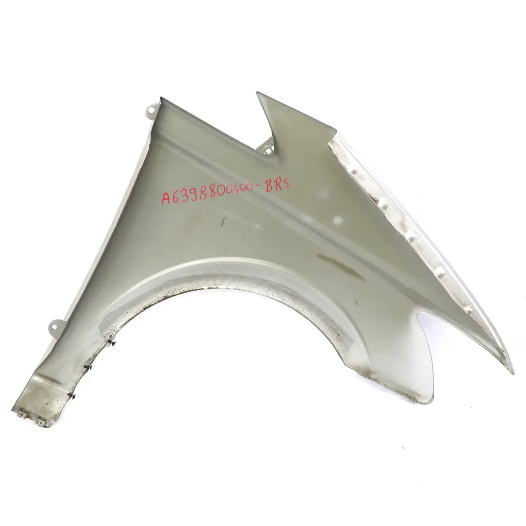 Panneau d'aile avant gauche Brilliant Silver - 9477 pour Mercedes Vito W639 à propos du numéro de pièce A6398800400 Mercedes Vito W639 Panneau d'aile avant gauche Brilliant Silver - 9477 - SKU A6398800400-BRS - Numéro de pièce A6398800400