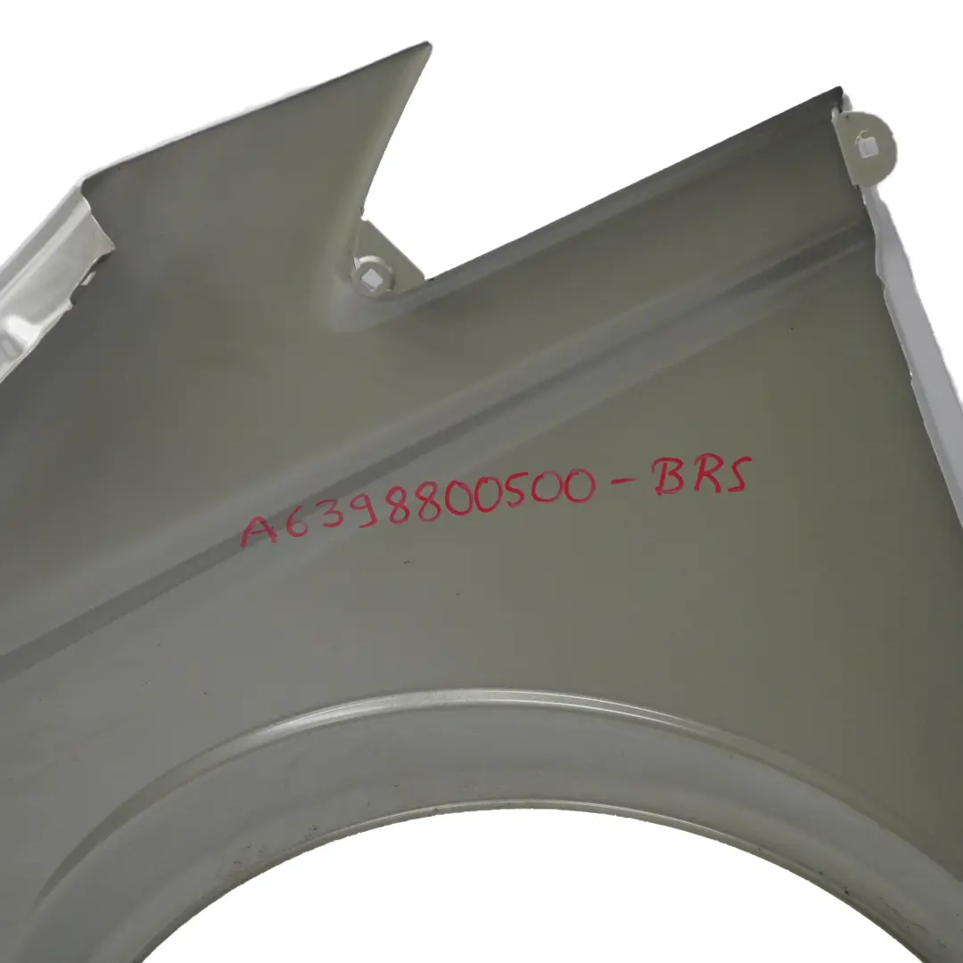 Kotflügel vorne rechts Brillant Silber - 9477 für Mercedes Vito W639 mit Teilenummer A6398800500 Mercedes Vito W639 Kotflügel vorne rechts Brillant Silber - 9477 - SKU A6398800500-BRS - Teilenummer A6398800500