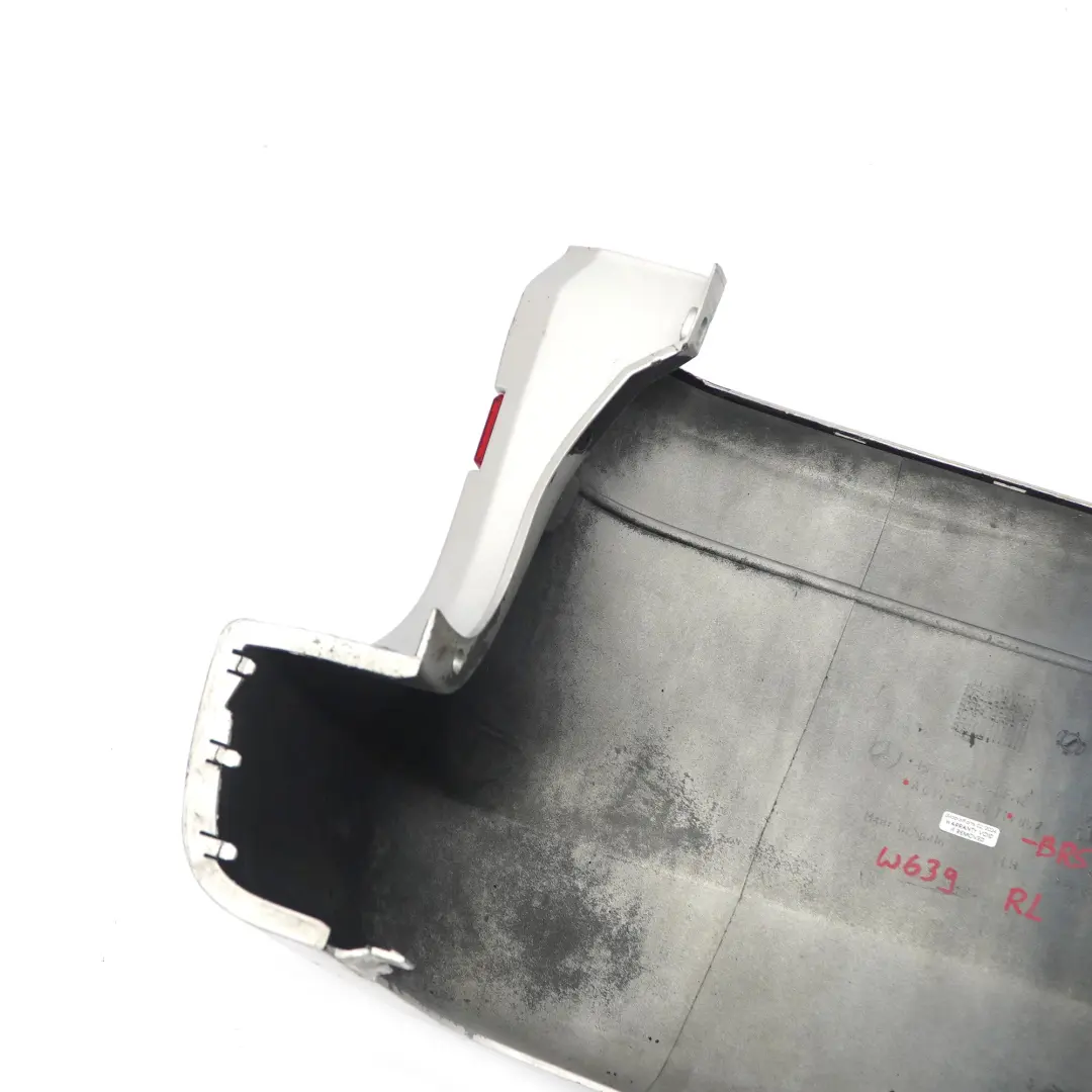 Stoßstange hinten links Eckverkleidung Brillant Silber - 9744 für Mercedes Vito W639 mit Teilenummer A6398801871 Mercedes Vito W639 Stoßstange hinten links Eckverkleidung Brillant Silber - 9744 - SKU A6398801871-BRS - Teilenummer A6398801871