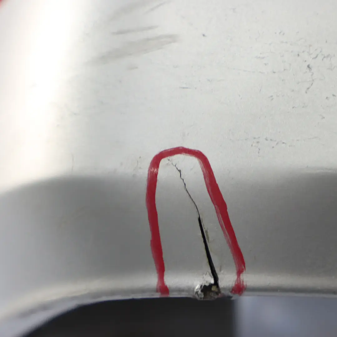 Stoßstange hinten links Eckverkleidung Brillant Silber - 9744 für Mercedes Vito W639 mit Teilenummer A6398806171 Mercedes Vito W639 Stoßstange hinten links Eckverkleidung Brillant Silber - 9744 - SKU A6398806171-BRS - Teilenummer A6398806171