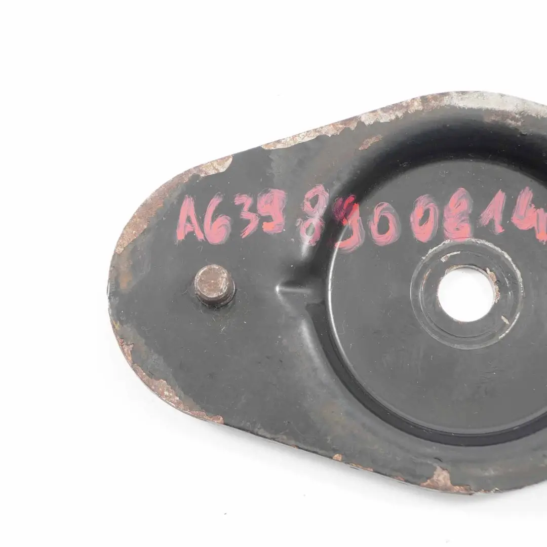 Staffa ruota scorta Mercedes W639 W447 Supporto montaggio per con numero di parte A6398900814 Staffa ruota scorta Mercedes W639 W447 Supporto montaggio - SKU A6398900814 - Numero di parte A6398900814