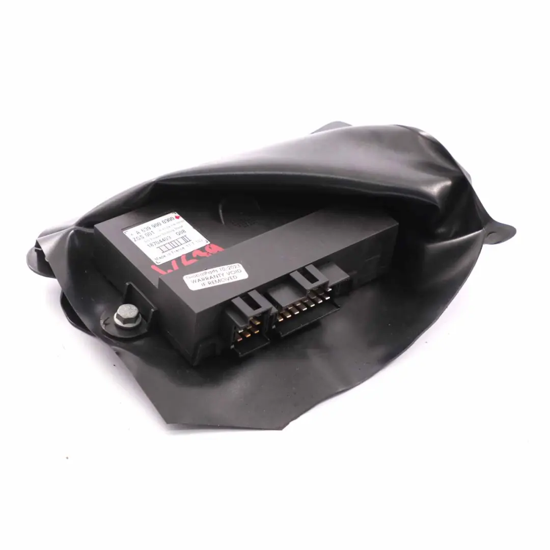 Módulo unidad puerta corredera lateral ECU para Mercedes Vito Viano W639 con número de pieza A6399000300 Mercedes Vito Viano W639 Módulo unidad puerta corredera lateral ECU - SKU A6399000300 - Número de pieza A6399000300