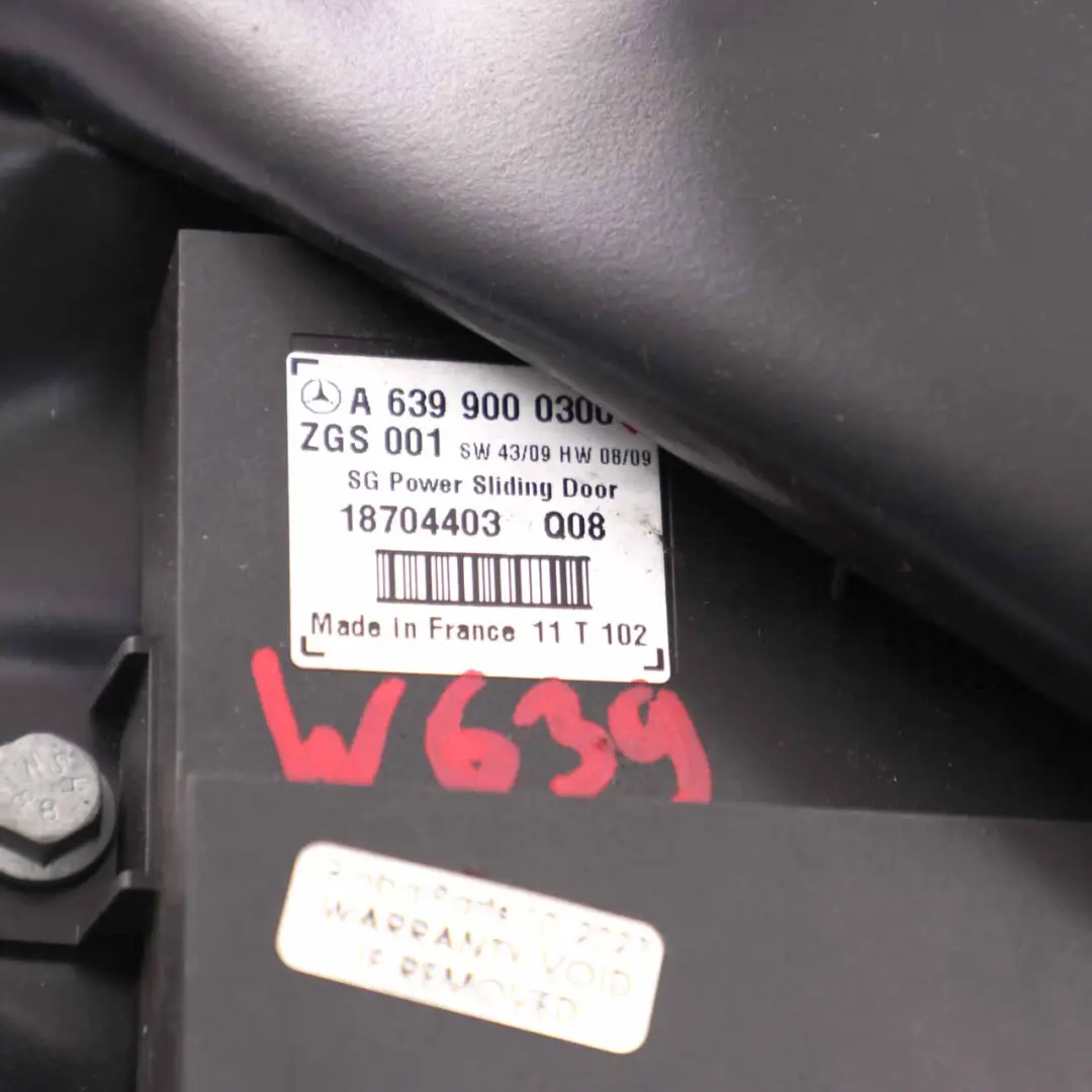 Módulo unidad puerta corredera lateral ECU para Mercedes Vito Viano W639 con número de pieza A6399000300 Mercedes Vito Viano W639 Módulo unidad puerta corredera lateral ECU - SKU A6399000300 - Número de pieza A6399000300