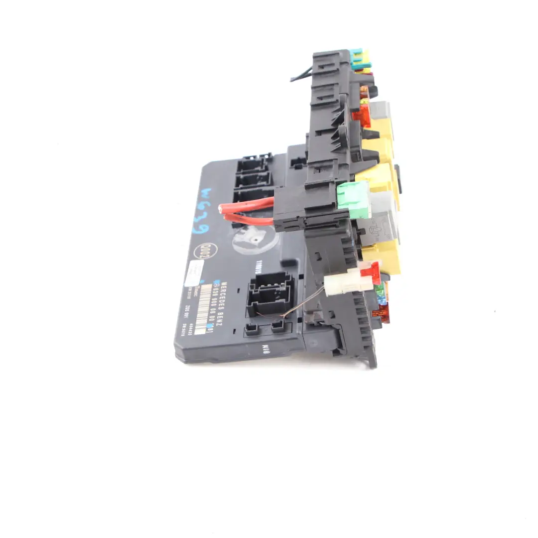 Sicherungskasten Relais Steuergerät Front SAM Modul für Mercedes W639 mit Teilenummer A6399000800 Mercedes W639 Sicherungskasten Relais Steuergerät Front SAM Modul - SKU A6399000800 - Teilenummer A6399000800