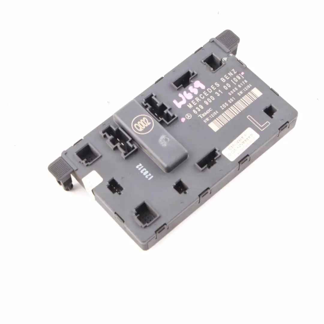 Module de porte avant gauche Unité contrôle ECU pour Mercedes Vito W639 à propos du numéro de pièce A6399003100 Mercedes Vito W639 Module de porte avant gauche Unité contrôle ECU - SKU A6399003100 - Numéro de pièce A6399003100
