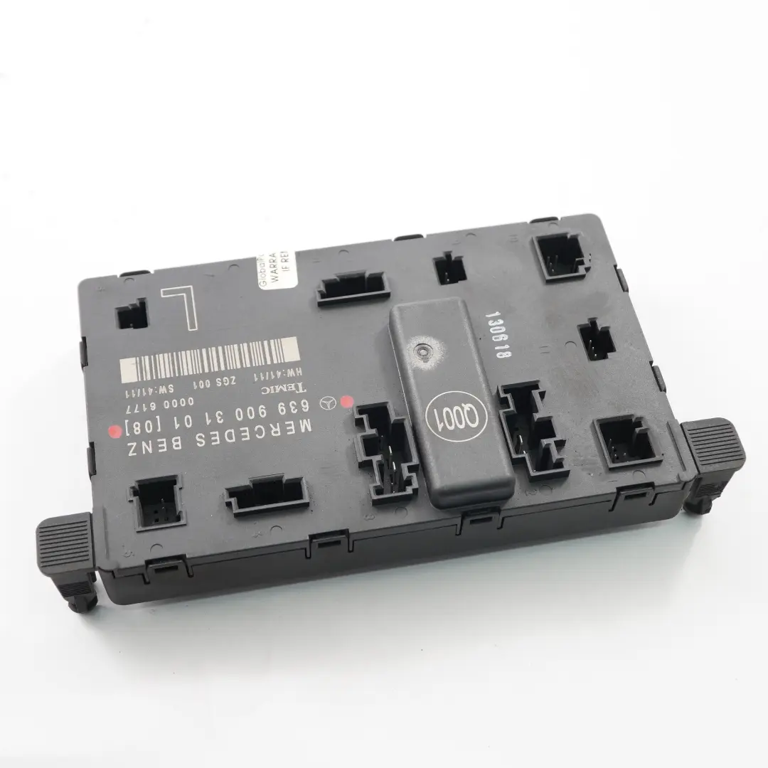 Module de porte avant gauche Unité contrôle ECU pour Mercedes Vito W639 à propos du numéro de pièce A6399003101 Mercedes Vito W639 Module de porte avant gauche Unité contrôle ECU - SKU A6399003101 - Numéro de pièce A6399003101