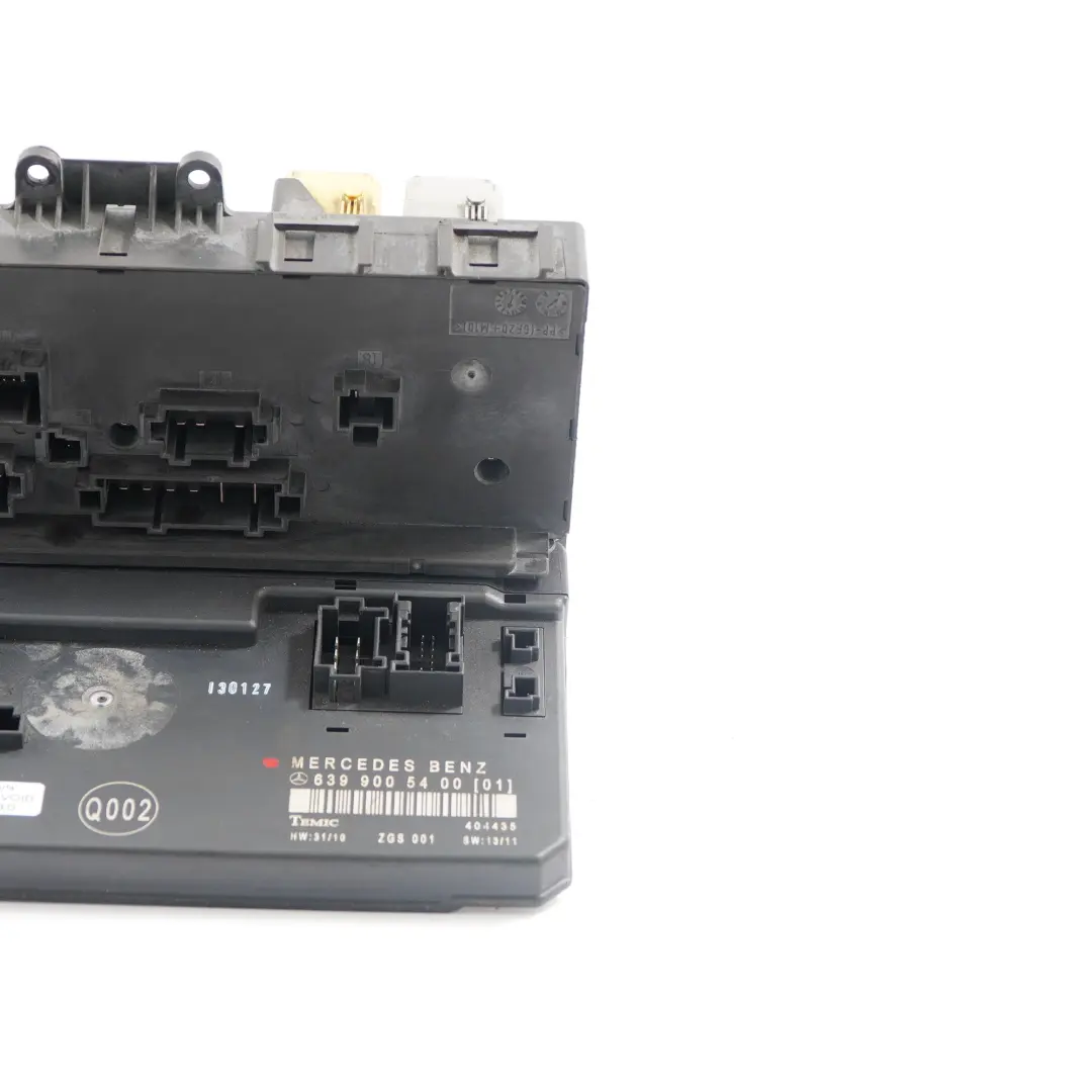 Boîte Fusibles Relais Unité Contrôle Électrique pour Mercedes Vito W639 à propos du numéro de pièce A6399005400 Mercedes Vito W639 Boîte Fusibles Relais Unité Contrôle Électrique - SKU A6399005400 - Numéro de pièce A6399005400