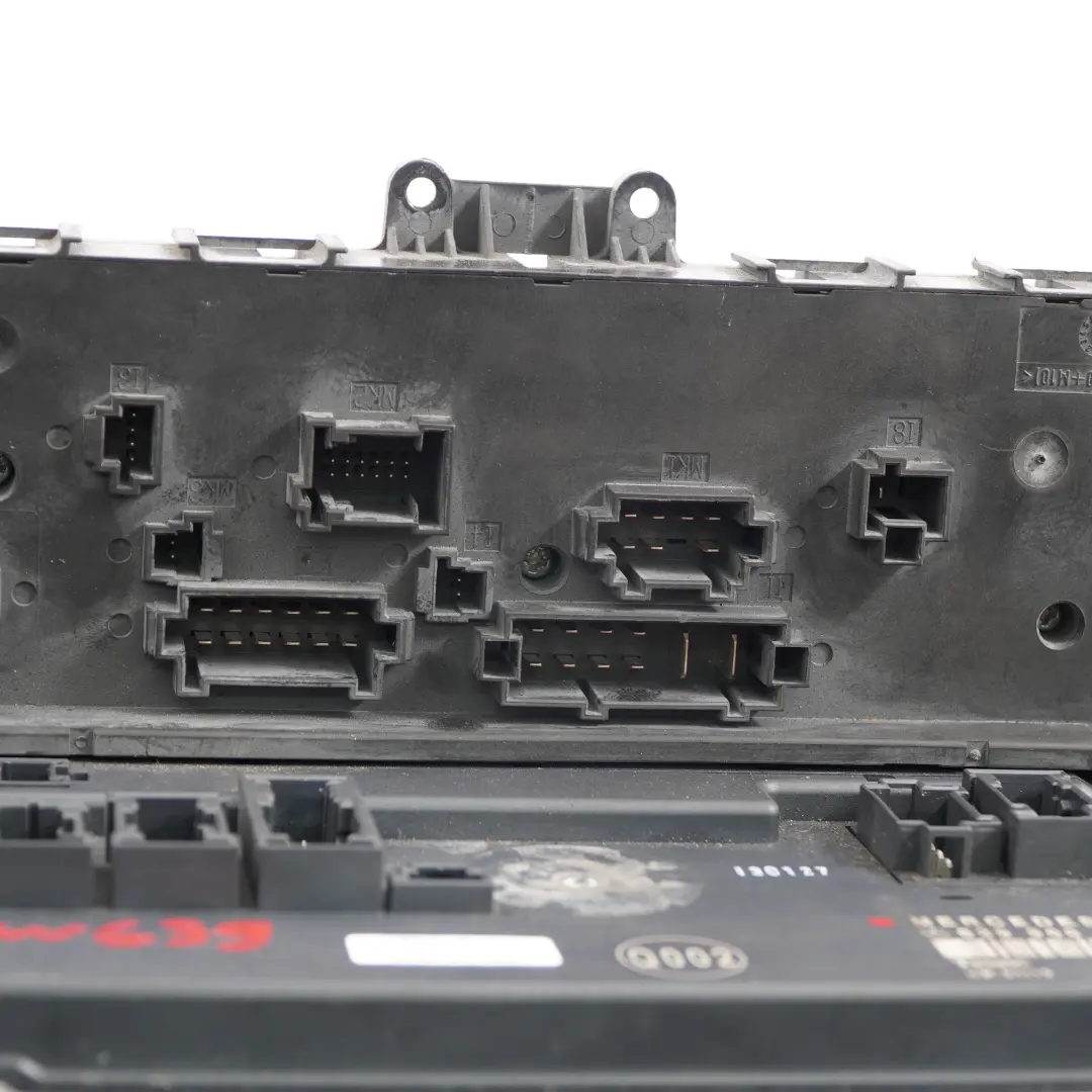 Relais Einheit Sicherungs Kasten Steuer Gerät SAM für Mercedes Vito W639 mit Teilenummer A6399005400 Mercedes Vito W639 Relais Einheit Sicherungs Kasten Steuer Gerät SAM - SKU A6399005400 - Teilenummer A6399005400