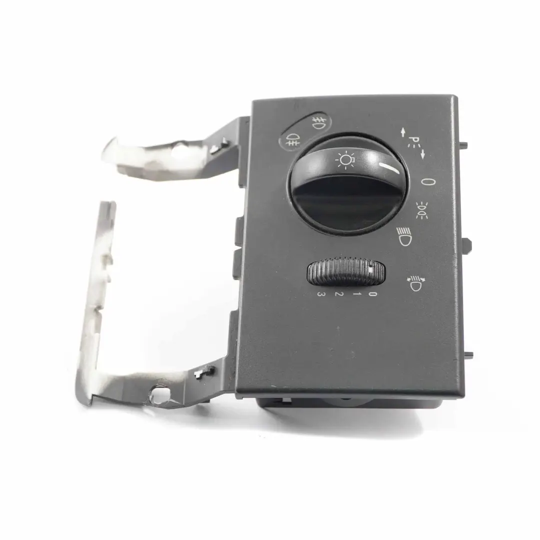 Lichtschalter Schalter Licht für Mercedes Vito Viano W639 mit Teilenummer A6399050000 Mercedes Vito Viano W639 Lichtschalter Schalter Licht - SKU A6399050000 - Teilenummer A6399050000