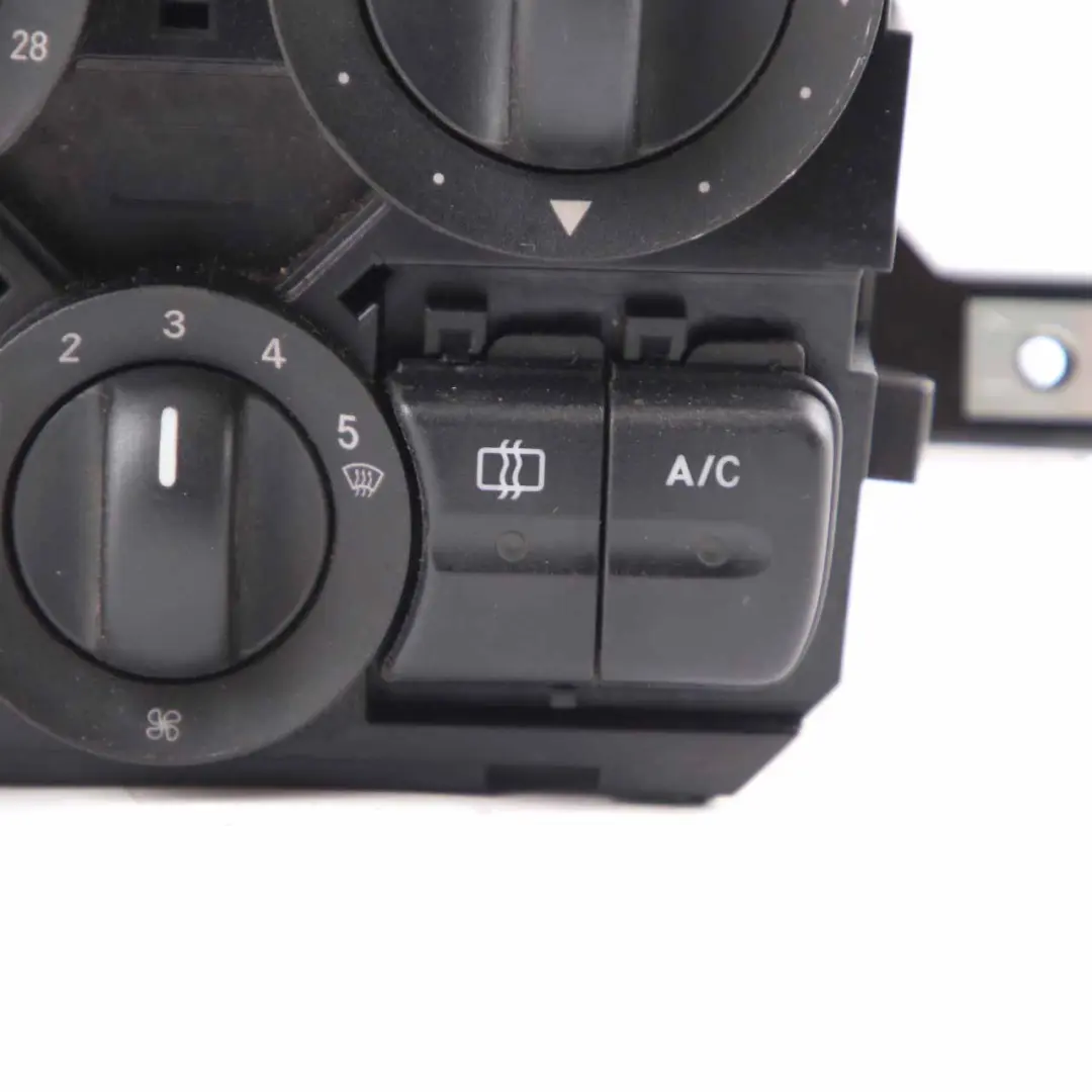 condizionata A/C Pannello controllo per Mercedes Vito W639 Aria con numero di parte A6399060000 Mercedes Vito W639 Aria condizionata A/C Pannello controllo - SKU A6399060000 - Numero di parte A6399060000