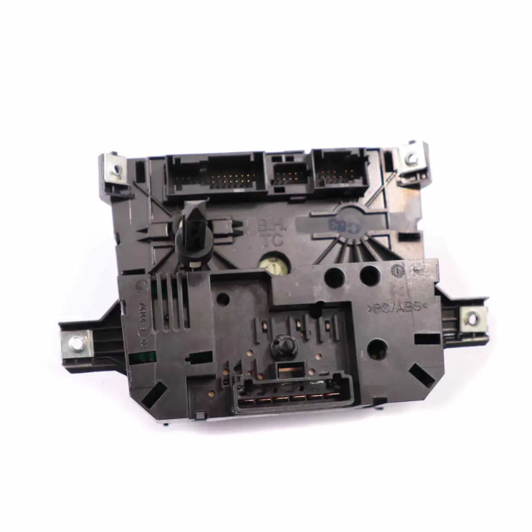 Climatizador Unidad Control Panel Interruptores para Mercedes W639 AC con número de pieza A6399060100 Mercedes W639 AC Climatizador Unidad Control Panel Interruptores - SKU A6399060100 - Número de pieza A6399060100