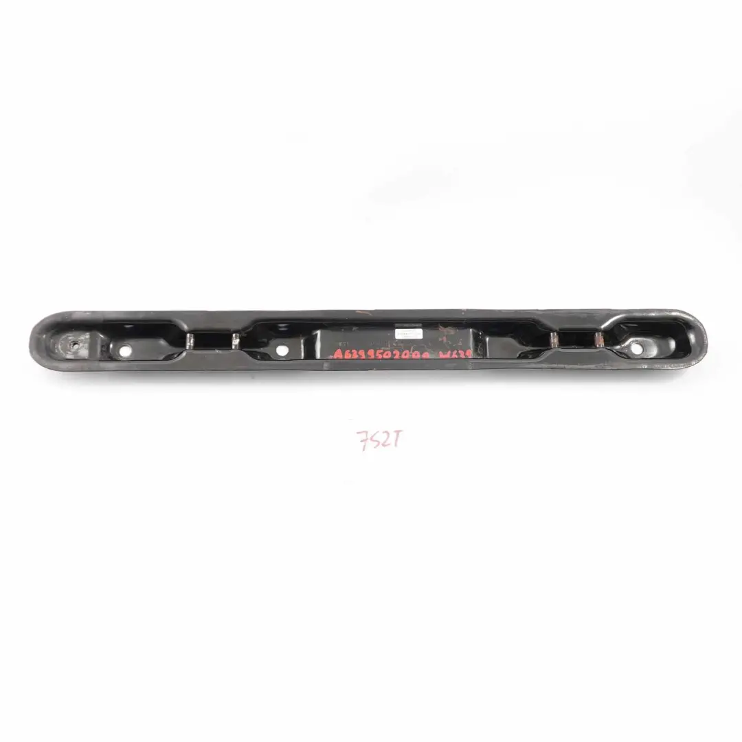 Supporto Montaggio Guida Sedile Posteriore per Mercedes Vito W639 con numero di parte A6399502000 Mercedes Vito W639 Supporto Montaggio Guida Sedile Posteriore - SKU A6399502000 - Numero di parte A6399502000