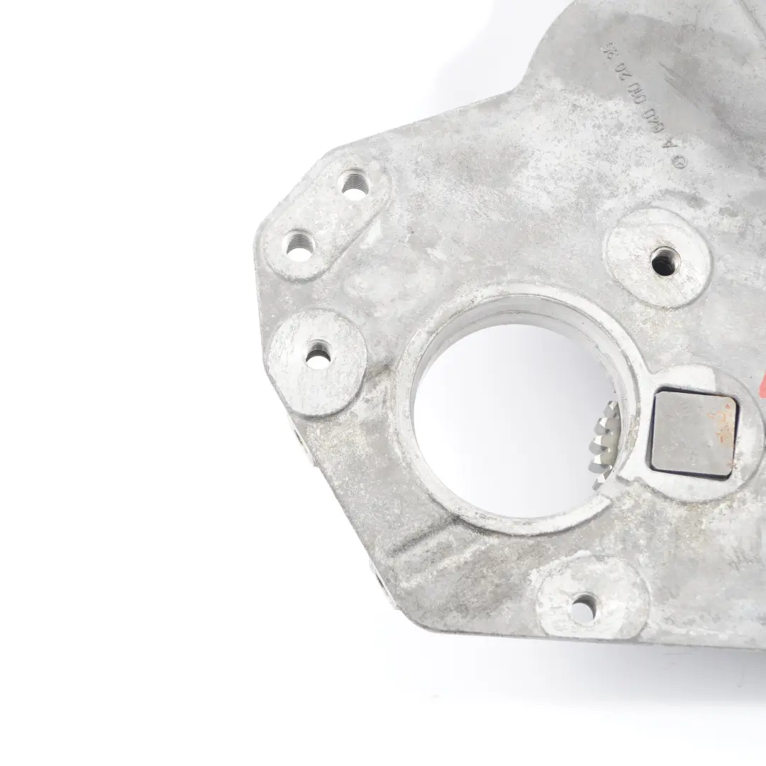 Tapa Soporte Mercedes W169 W245 Diesel OM640 Carcasa Soporte Motor A6400102035 para con número de pieza A6400102335 Tapa Soporte Mercedes W169 W245 Diesel OM640 Carcasa Soporte Motor A6400102035 - SKU A6400102335 - Número de pieza A6400102335