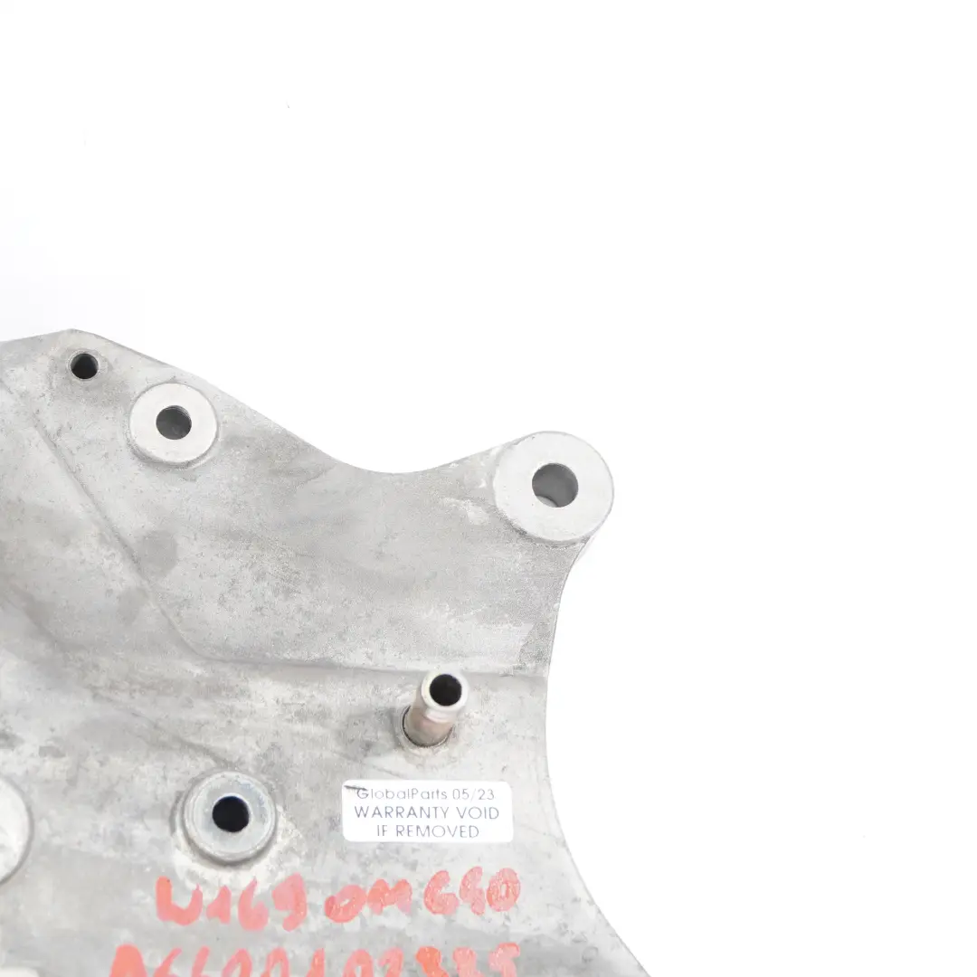 Staffa Di Copertura Mercedes W169 W245 Diesel OM640 Involucro Motore A6400102035 per con numero di parte A6400102335 Staffa Di Copertura Mercedes W169 W245 Diesel OM640 Involucro Motore A6400102035 - SKU A6400102335 - Numero di parte A6400102335