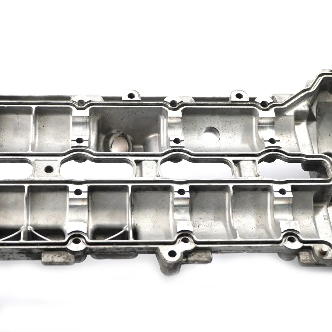 Cylinder Head Top Cover Valvetrain Valve Cover to Mercedes Vito W639 with Part number A6400160605 Mercedes Vito W639 Cylinder Head Top Cover Valvetrain Valve Cover - SKU A6400160605 - Part number A6400160605