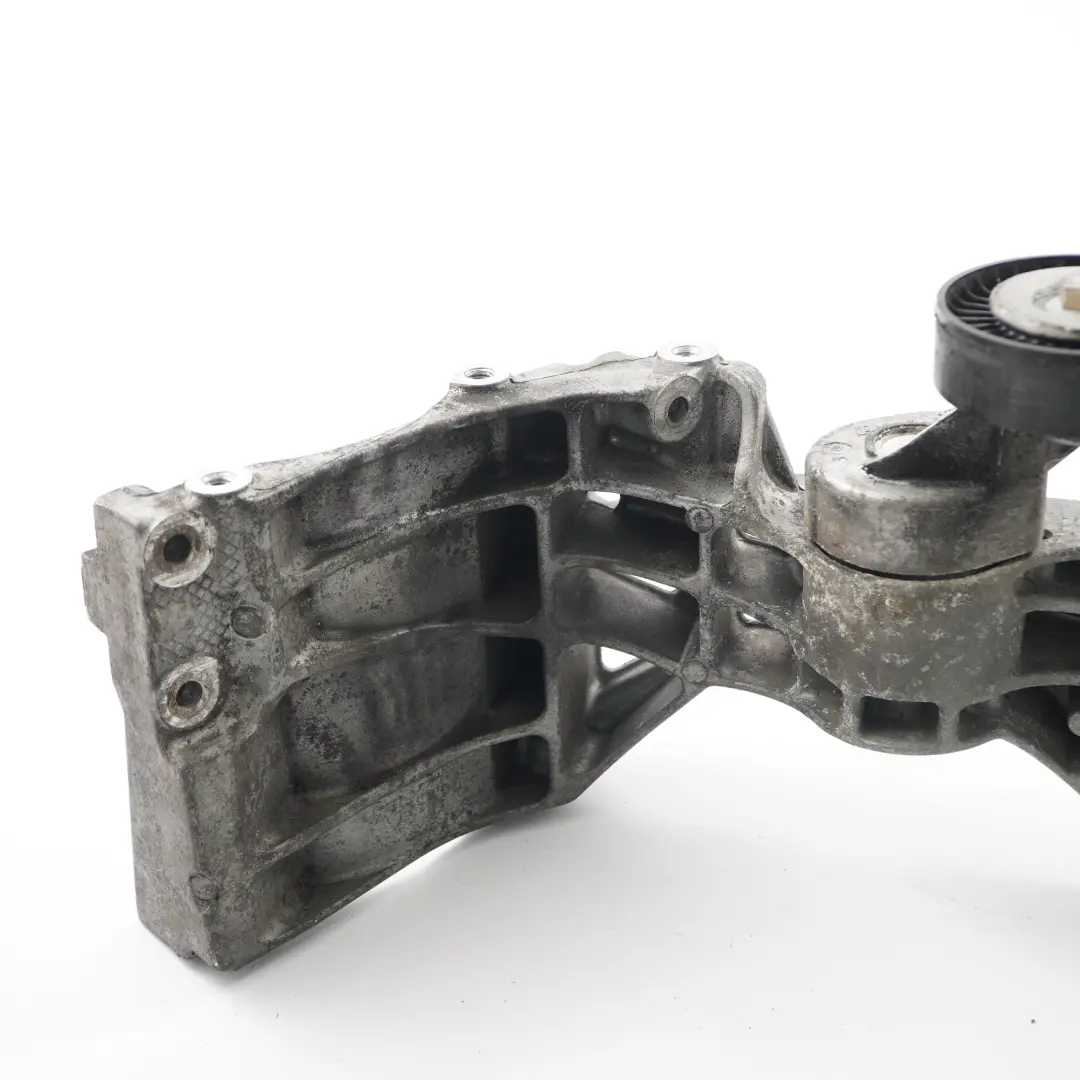 OM640 Diesel Wspornik Napinacz Paska Alternatora do Mercedes W169 W245 o numerze A6402002770 Mercedes W169 W245 OM640 Diesel Wspornik Napinacz Paska Alternatora - SKU A6402002770-1 - Numer Części A6402002770