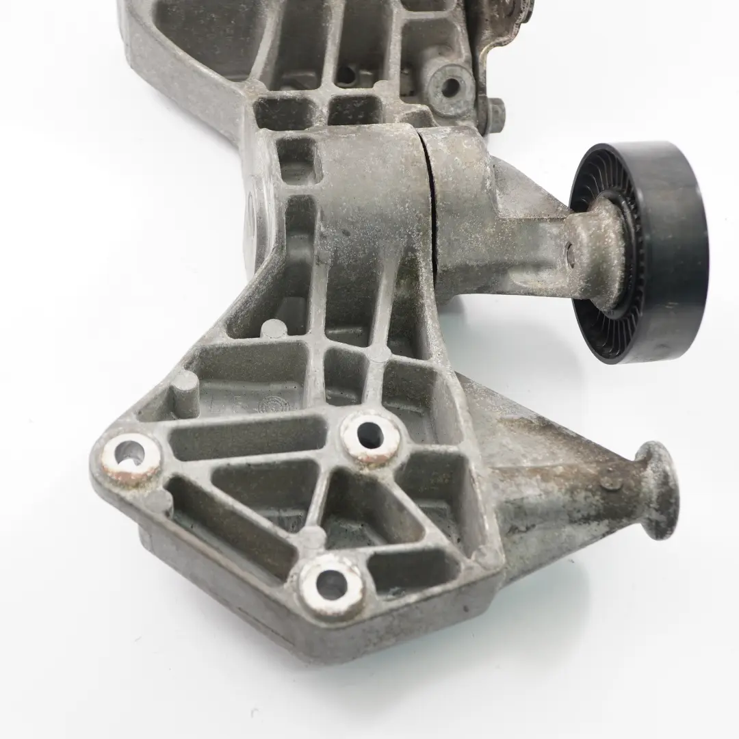 OM640 Aggreggatenhalter Riemenspanner für Mercedes W169 W245 mit Teilenummer A6402003370 Mercedes W169 W245 OM640 Aggreggatenhalter Riemenspanner - SKU A6402003370-1 - Teilenummer A6402003370