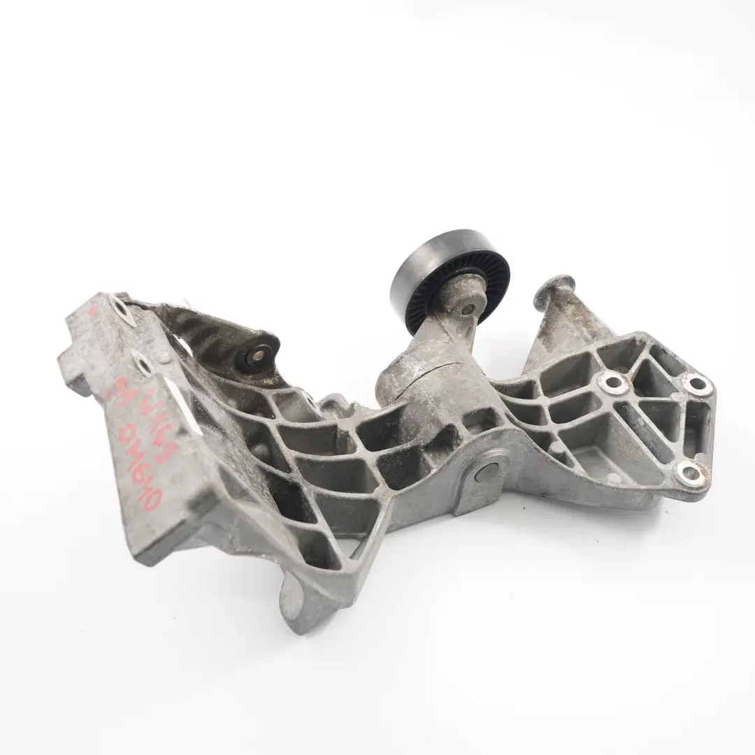 OM640 Aggreggatenhalter Riemenspanner für Mercedes W169 W245 mit Teilenummer A6402003370 Mercedes W169 W245 OM640 Aggreggatenhalter Riemenspanner - SKU A6402003370-1 - Teilenummer A6402003370