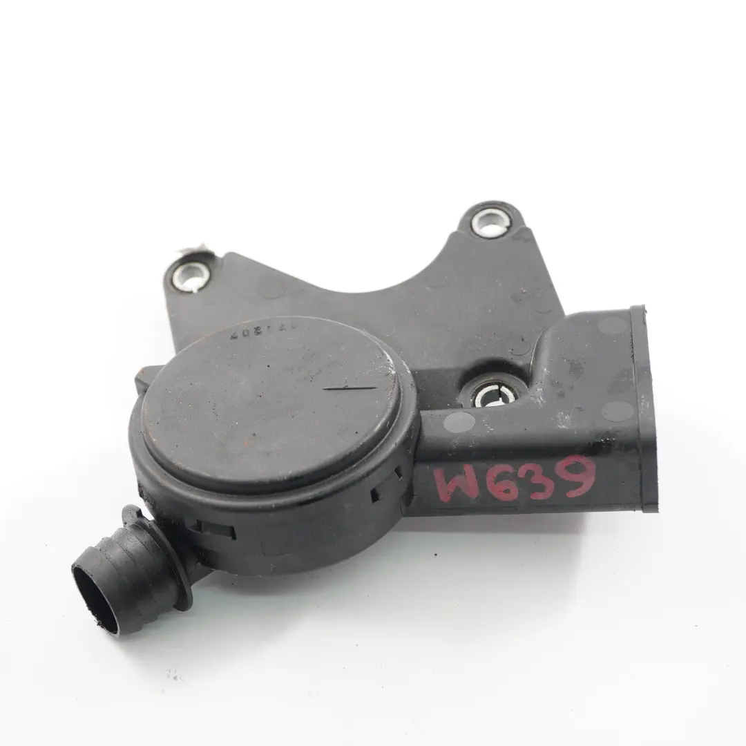 Valve de purge Mercedes W639 OM642 Valve purge moteur Crankase Vent pour à propos du numéro de pièce A6420100291 Valve de purge Mercedes W639 OM642 Valve purge moteur Crankase Vent - SKU A6420100291 - Numéro de pièce A6420100291