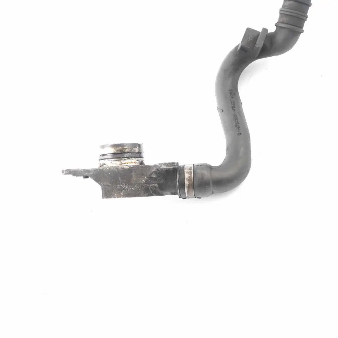 Valvola sfiato carter Mercedes W204 W212 OM642 Tubo flessibile per con numero di parte A6420101791 Valvola sfiato carter Mercedes W204 W212 OM642 Tubo flessibile - SKU A6420101791 - Numero di parte A6420101791
