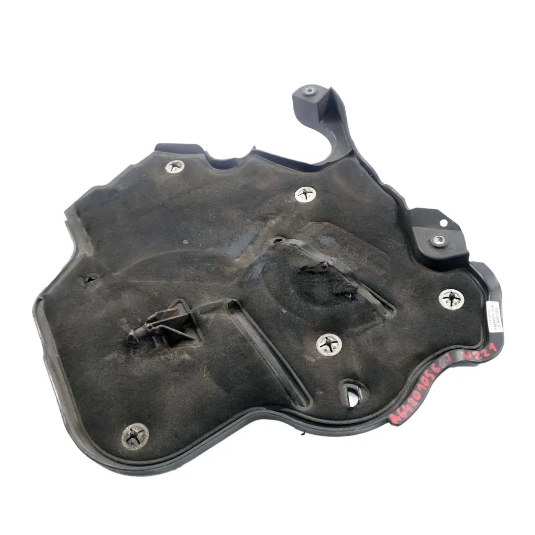 OM642 Cubierta diesel Aislamiento caja distribución motor para Mercedes W221 con número de pieza A6420105667 Mercedes W221 OM642 Cubierta diesel Aislamiento caja distribución motor - SKU A6420105667 - Número de pieza A6420105667