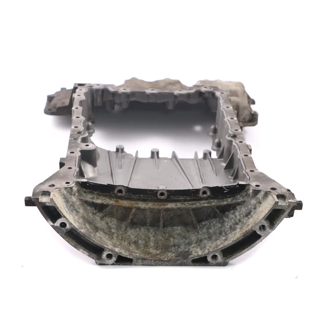 Mercedes ML W164 OM642 Diesel Partie supérieure du carter d'huile 6420141502 - SKU A6420141502 - Numéro de pièce A6420141502