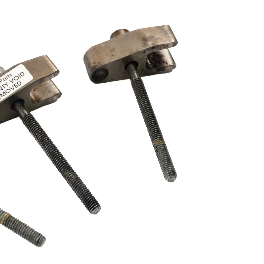 Mercedes-Benz W164 W204 OM642 Diesel Injection Nozzle Bracket + Bolts Set pour à propos du numéro de pièce A6420160038 Mercedes-Benz W164 W204 OM642 Diesel Injection Nozzle Bracket + Bolts Set - SKU A6420160038-1 - Numéro de pièce A6420160038