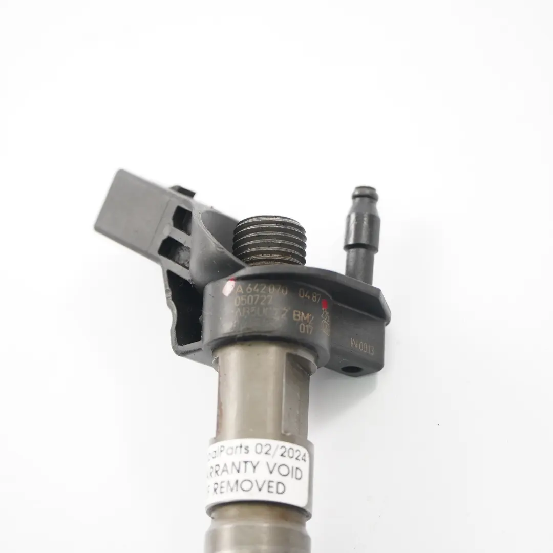 Injector Mercedes W164 W204 W211 OM642 Diesel Injection Nozzle to Fuel with Part number A6420700487 Fuel Injector Mercedes W164 W204 W211 OM642 Diesel Injection Nozzle - SKU A6420700487 - Part number A6420700487
