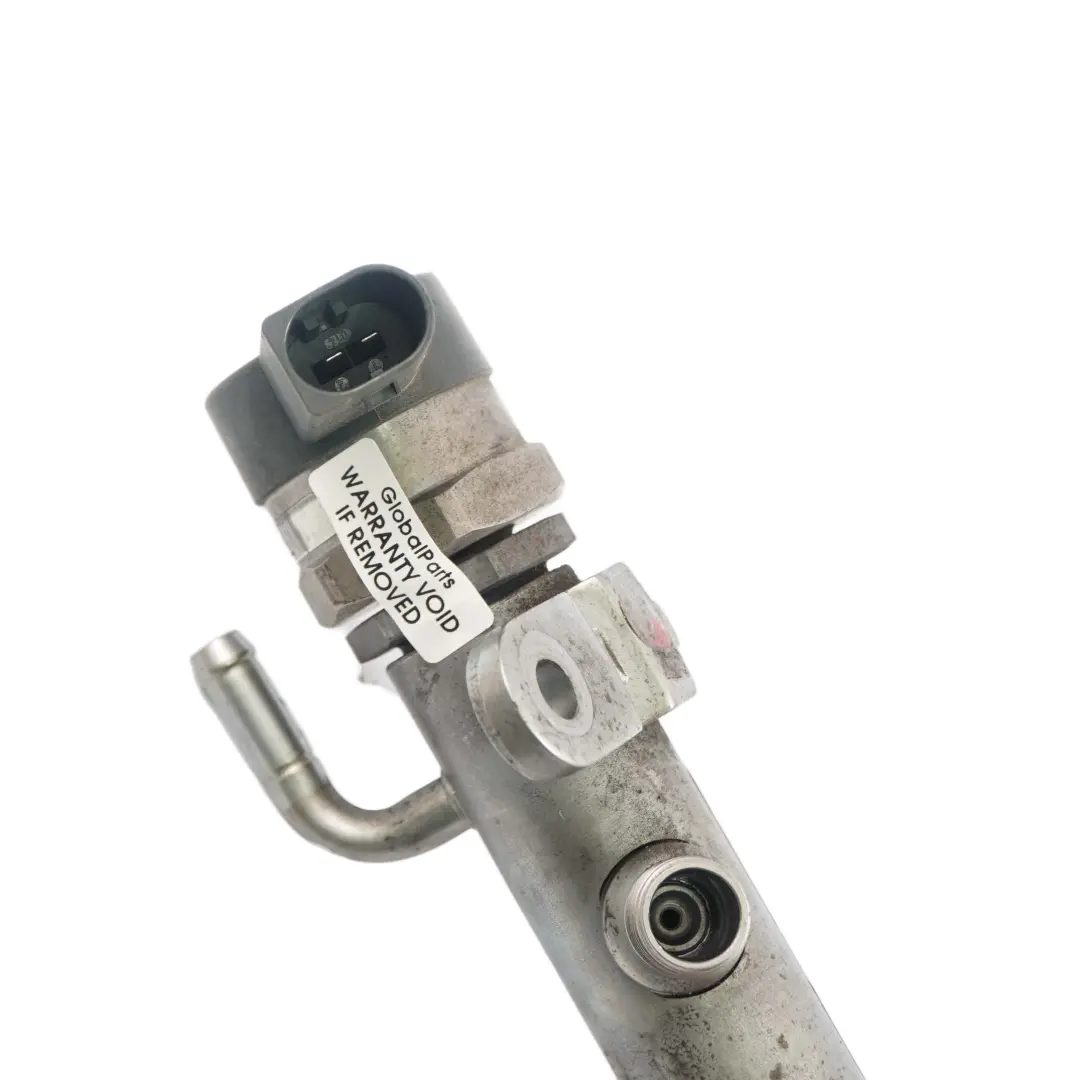  Rail de carburant Mercedes W204 W221 OM642 Injection haute pression gauche - SKU A6420703395 - Numéro de pièce A6420703395