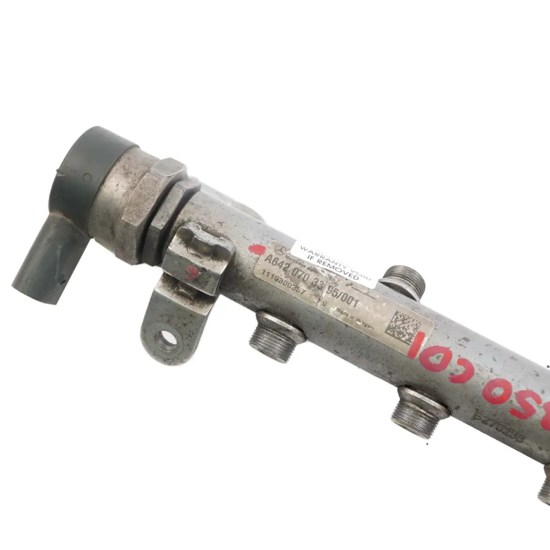  Rail de carburant Mercedes W204 W221 OM642 Injection haute pression gauche - SKU A6420703395 - Numéro de pièce A6420703395
