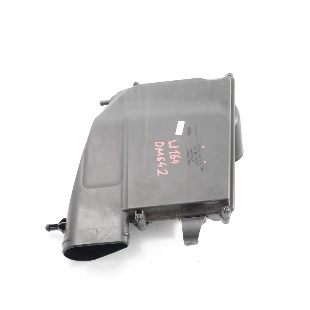 OM642 Caja del Filtro De Admision De Aire Izquierda para Mercedes ML W164 con número de pieza A6420900701 Mercedes ML W164 OM642 Caja del Filtro De Admision De Aire Izquierda - SKU A6420900701 - Número de pieza A6420900701