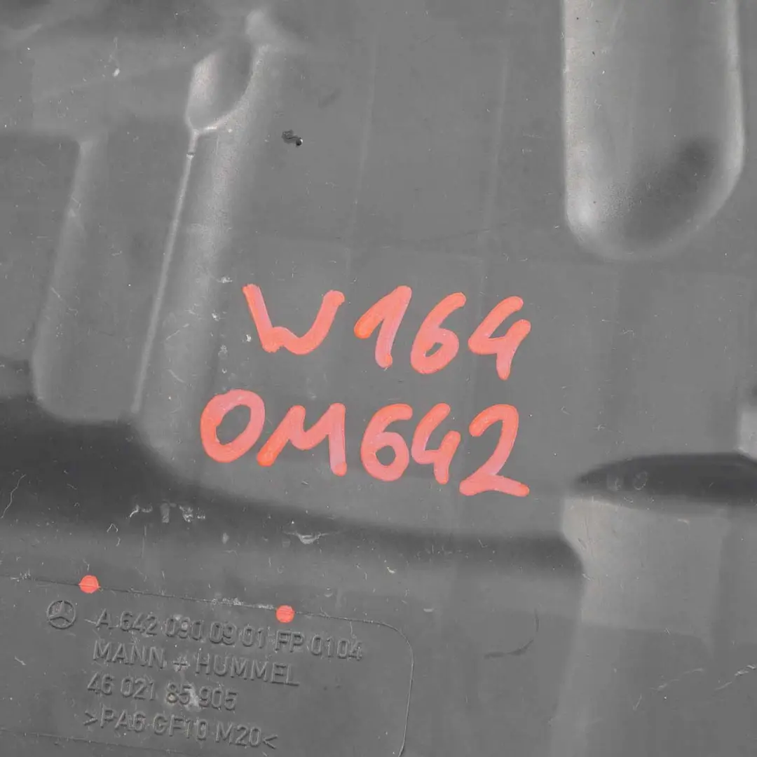 OM642 Caja del Filtro De Admision De Aire Derecha para Mercedes ML W164 con número de pieza A6420900901 Mercedes ML W164 OM642 Caja del Filtro De Admision De Aire Derecha - SKU A6420900901 - Número de pieza A6420900901