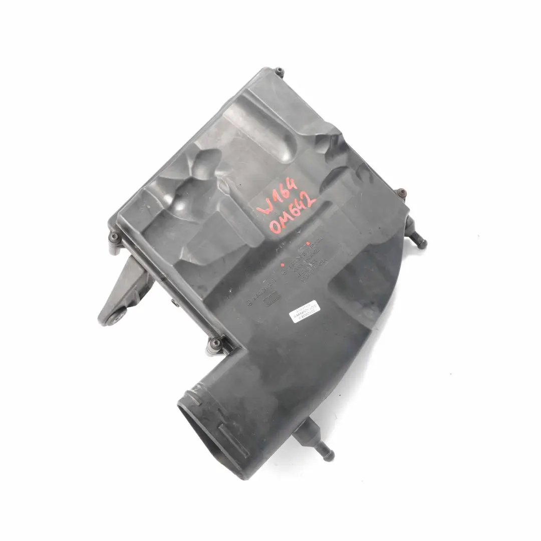 OM642 Caja del Filtro De Admision De Aire Derecha para Mercedes ML W164 con número de pieza A6420900901 Mercedes ML W164 OM642 Caja del Filtro De Admision De Aire Derecha - SKU A6420900901 - Número de pieza A6420900901