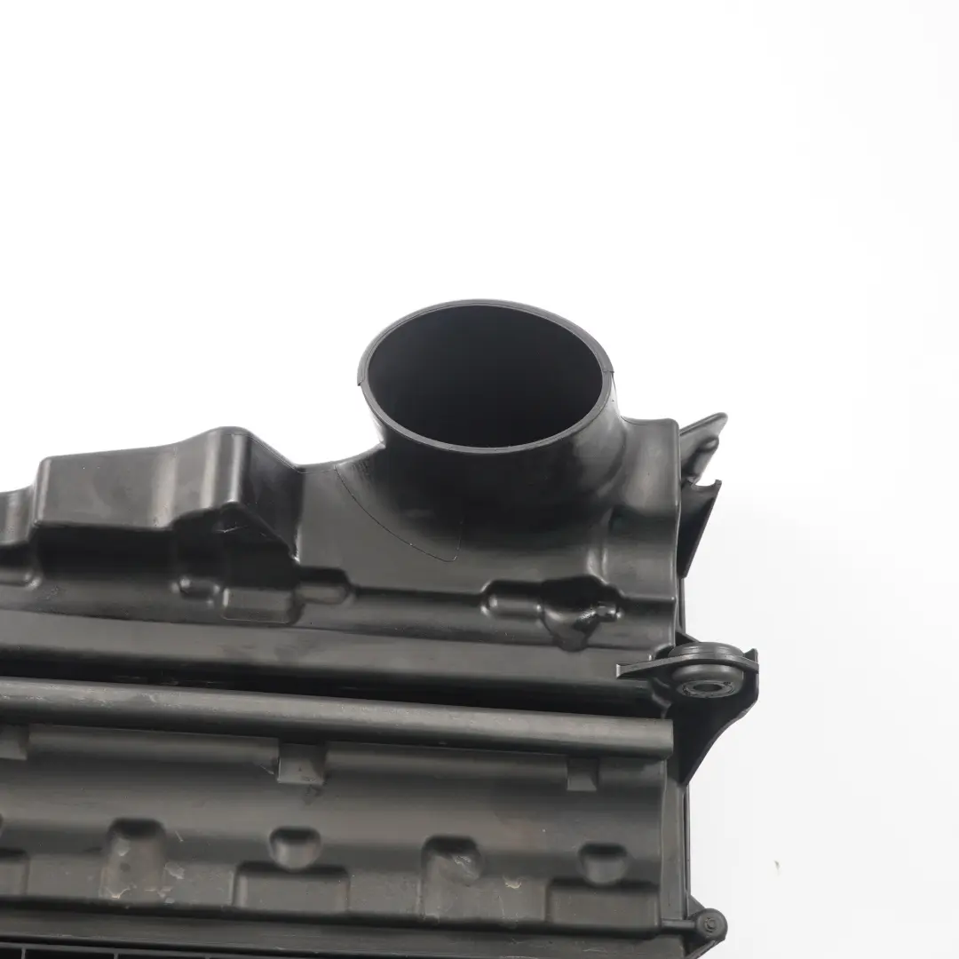OM642 Diesel filtro aria scatola copertura destra per Mercedes ML W164 con numero di parte A6420902001 Mercedes ML W164 OM642 Diesel filtro aria scatola copertura destra - SKU A6420902001 - Numero di parte A6420902001