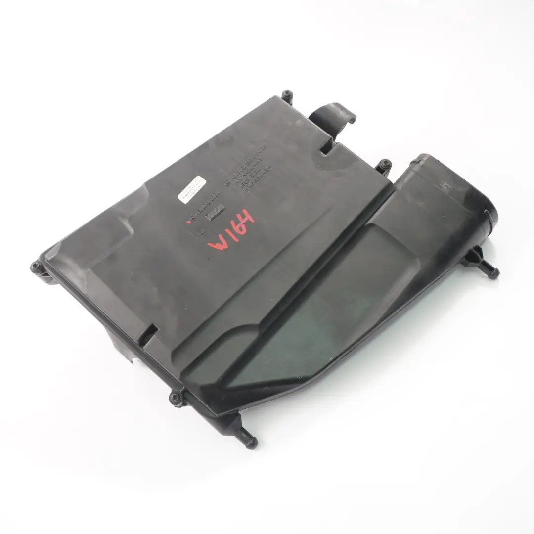 OM642 Luft filter kasten Gehäusedeckel rechts für Mercedes ML W164 mit Teilenummer A6420902001 Mercedes ML W164 OM642 Luft filter kasten Gehäusedeckel rechts - SKU A6420902001 - Teilenummer A6420902001