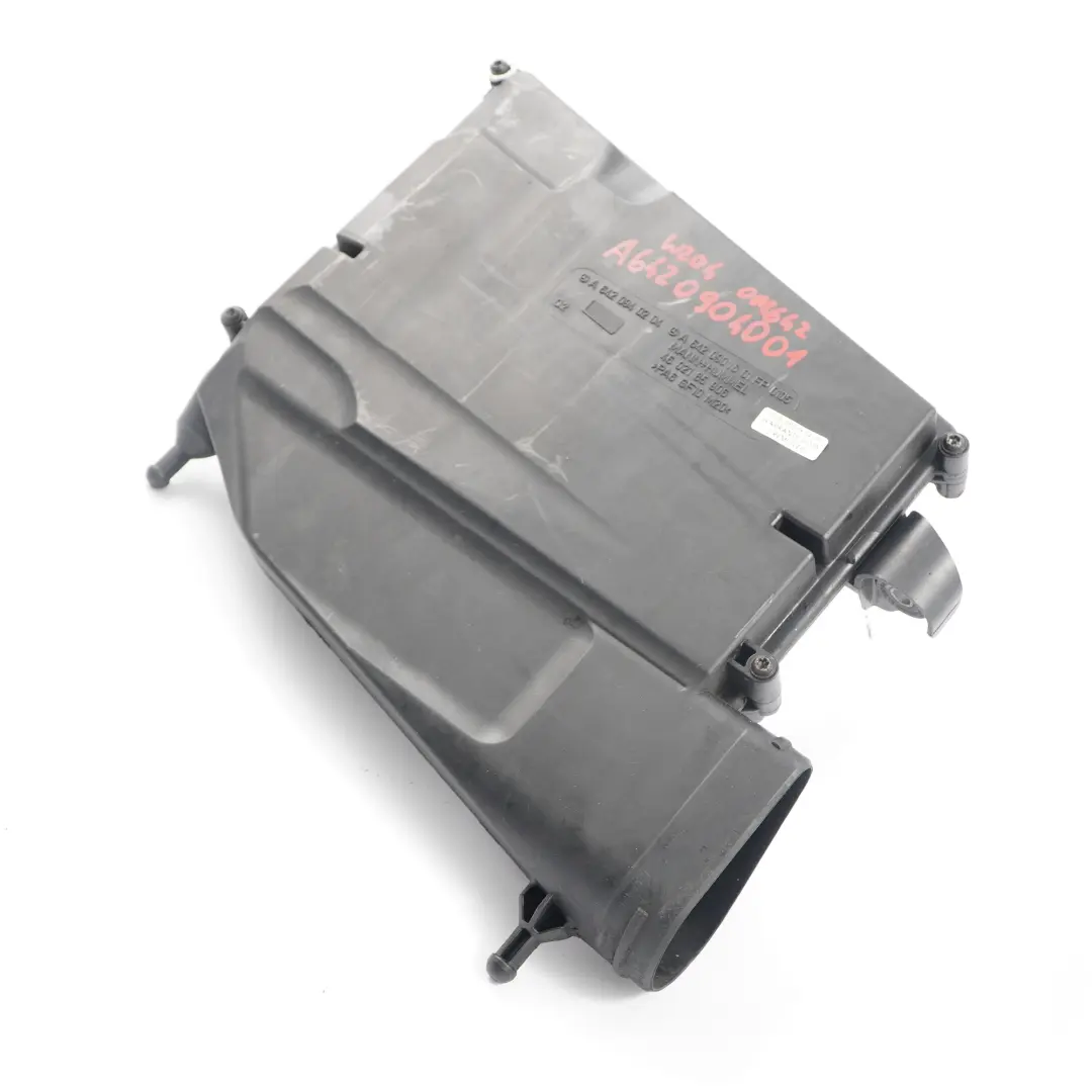 OM642 Filtr Powietrza Prawy do Mercedes W204 W212 o numerze A6420904001 Mercedes W204 W212 OM642 Filtr Powietrza Prawy - SKU A6420904001 - Numer Części A6420904001