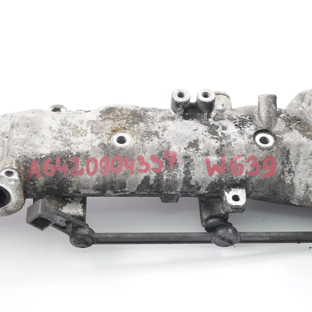 Collecteur d'admission Mercedes W639 OM642 Ligne d'air de suralimentation gauche pour à propos du numéro de pièce A6420904337 Collecteur d'admission Mercedes W639 OM642 Ligne d'air de suralimentation gauche - SKU A6420904337 - Numéro de pièce A6420904337