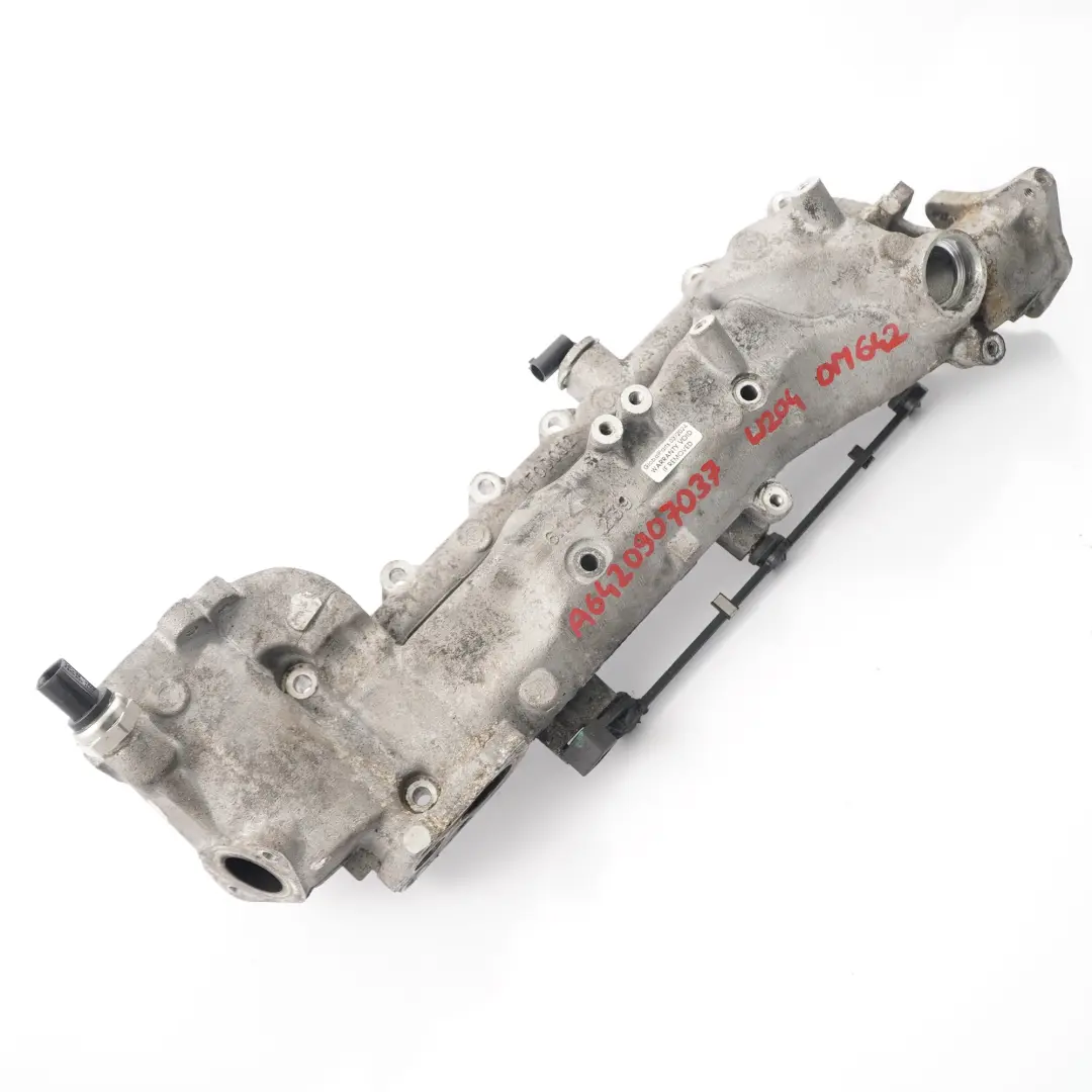  Collecteur d'admission Mercedes W204 OM642 Diesel V6 Moteur Collecteur gauche - SKU A6420907037 - Numéro de pièce A6420907037